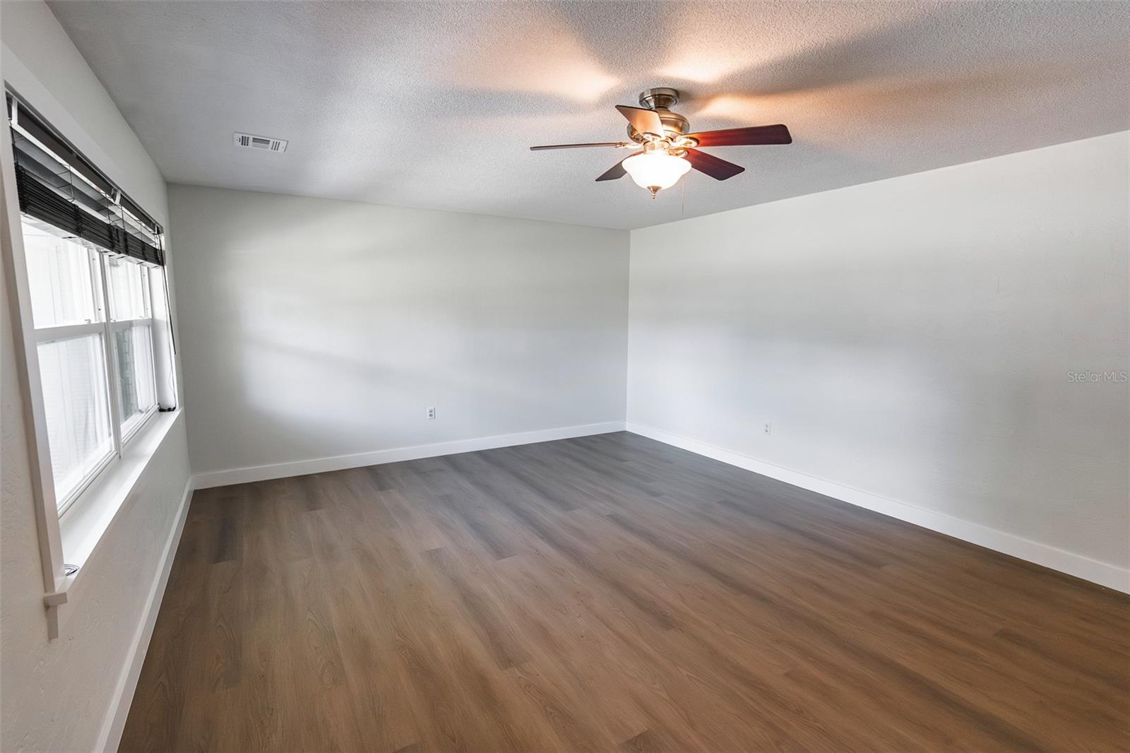 UNIVERSITY MANOR - Residential