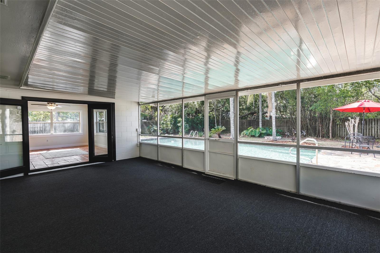 UNIVERSITY MANOR - Residential