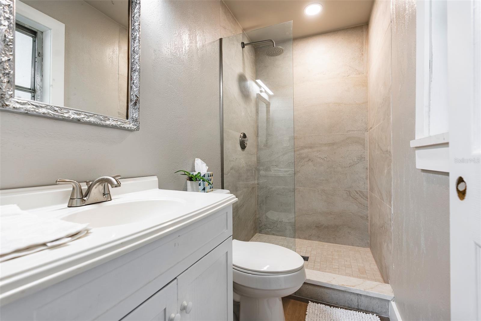 UNIVERSITY MANOR - Residential