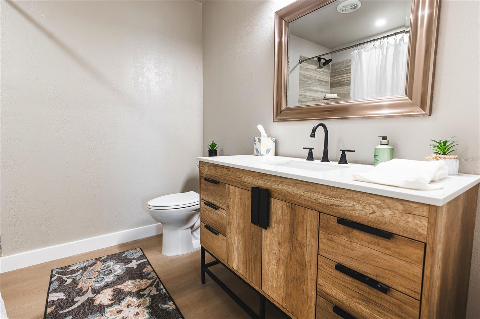 UNIVERSITY MANOR - Residential