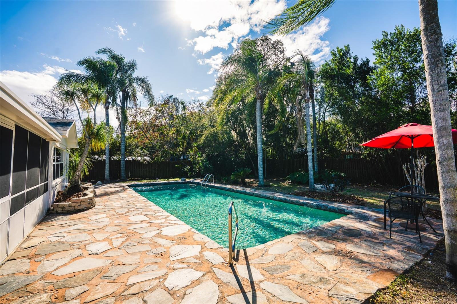 UNIVERSITY MANOR - Residential