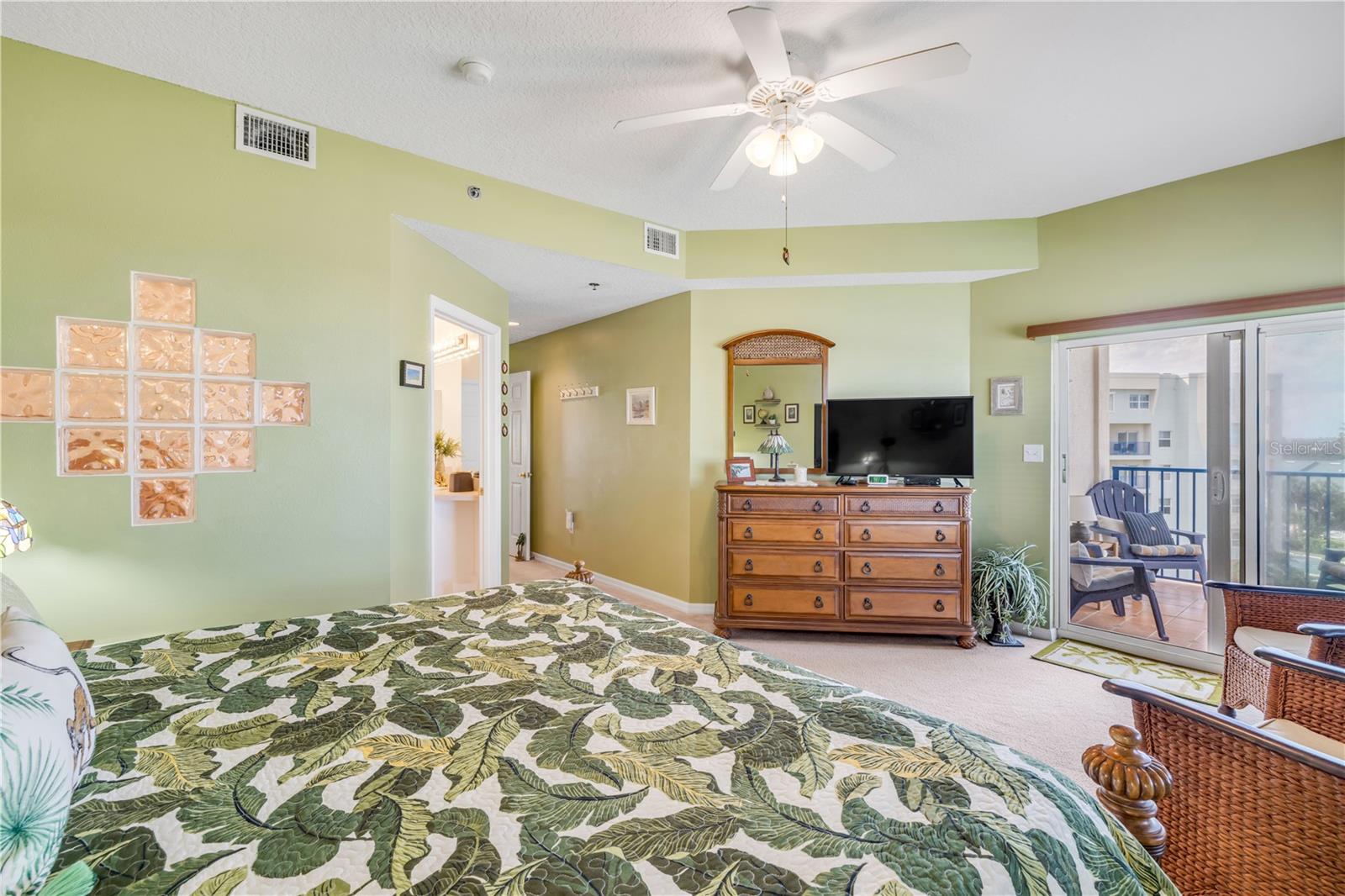 OCEAN WALK NSB BLDG 02 - Residential