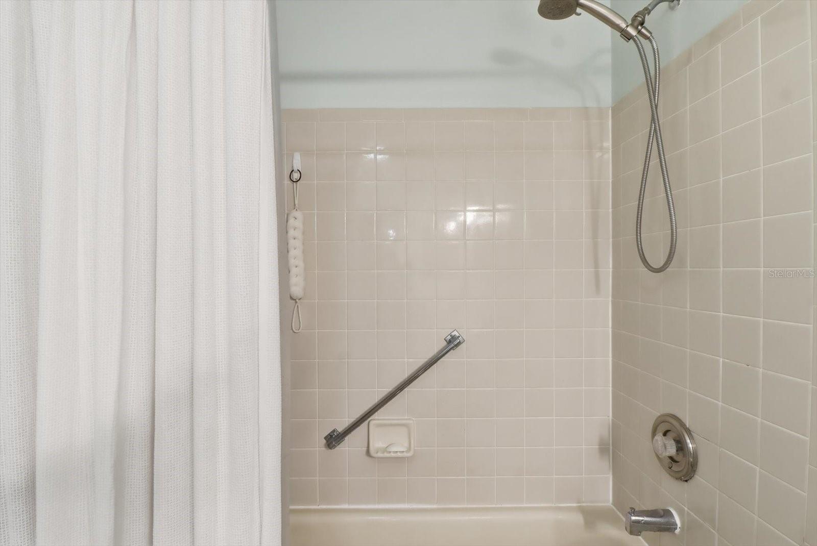 ON TOP OF THE WORLD - Residential