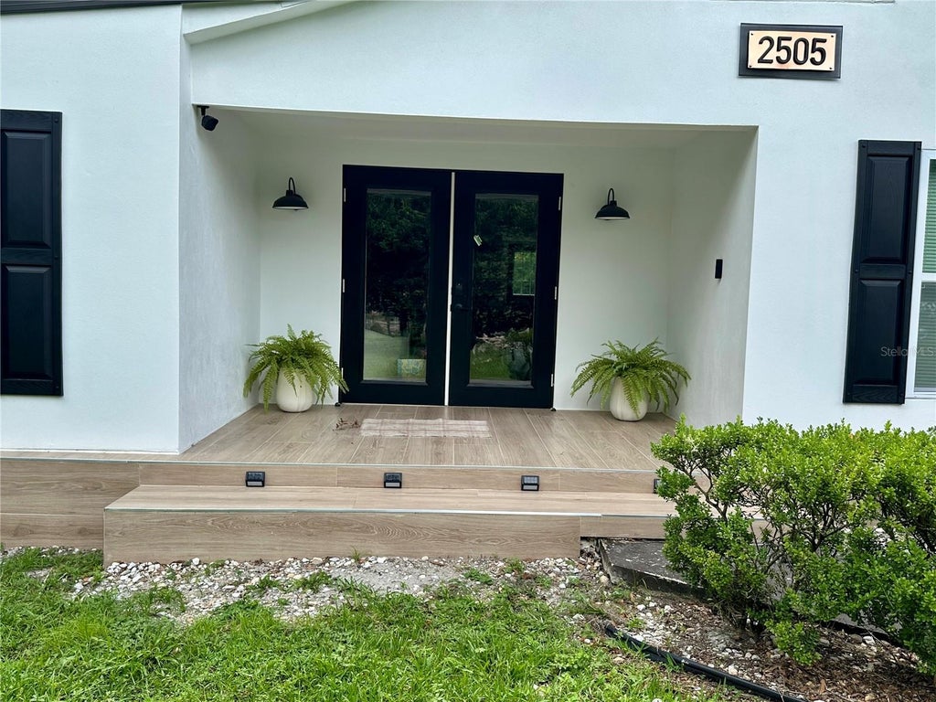Photo of 2505 NE 13th Avenue, Ocala, FL 34470 (MLS # OM729647)
