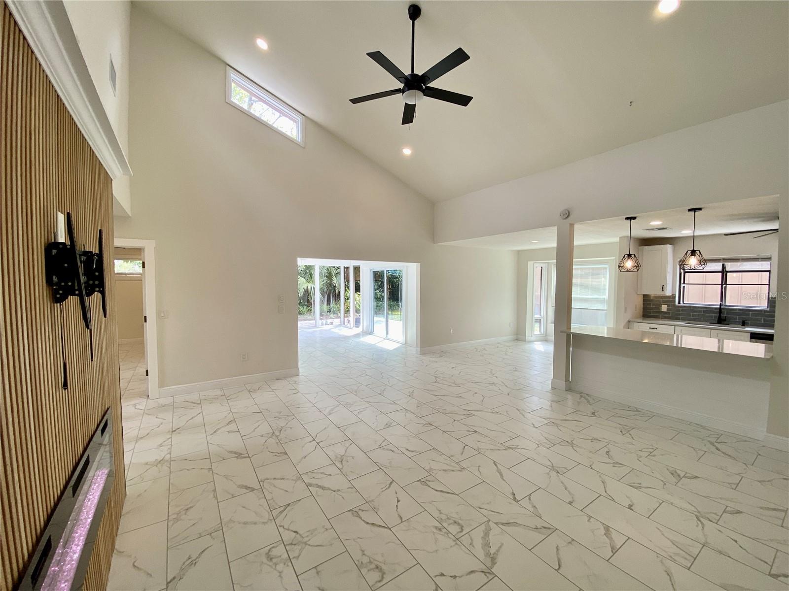 1305 WATER OAK WAY N