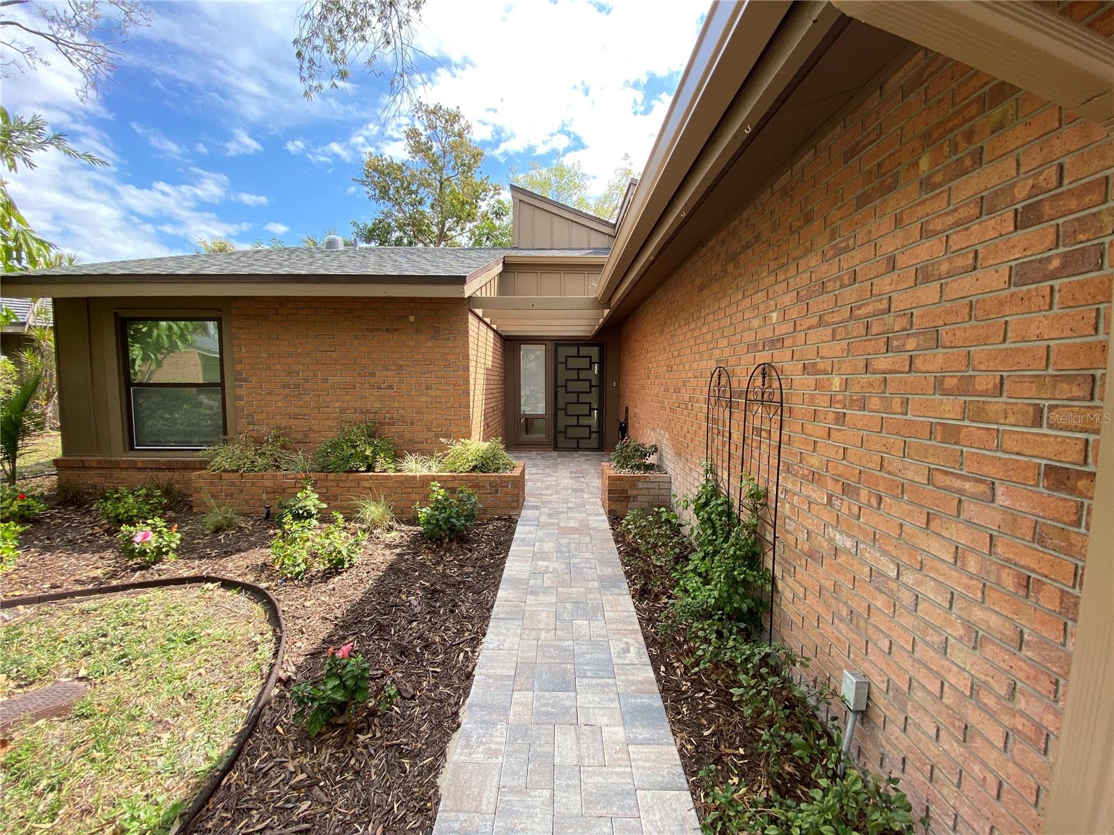 1305 WATER OAK WAY N