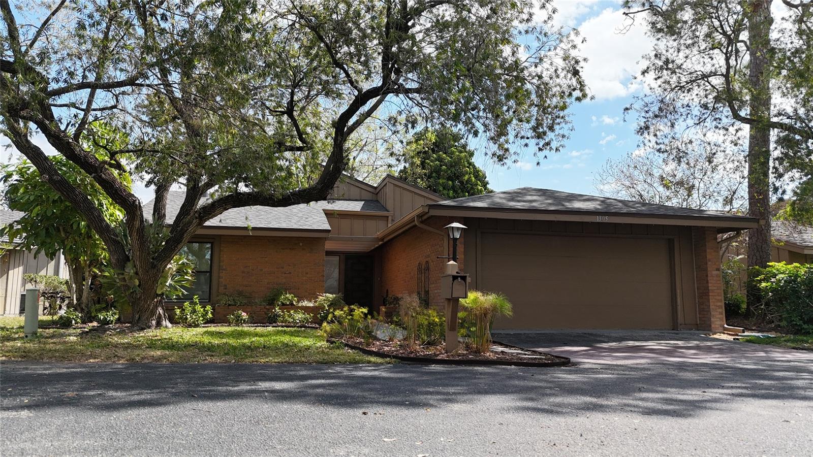 THE OAKS PH 2 - Residential