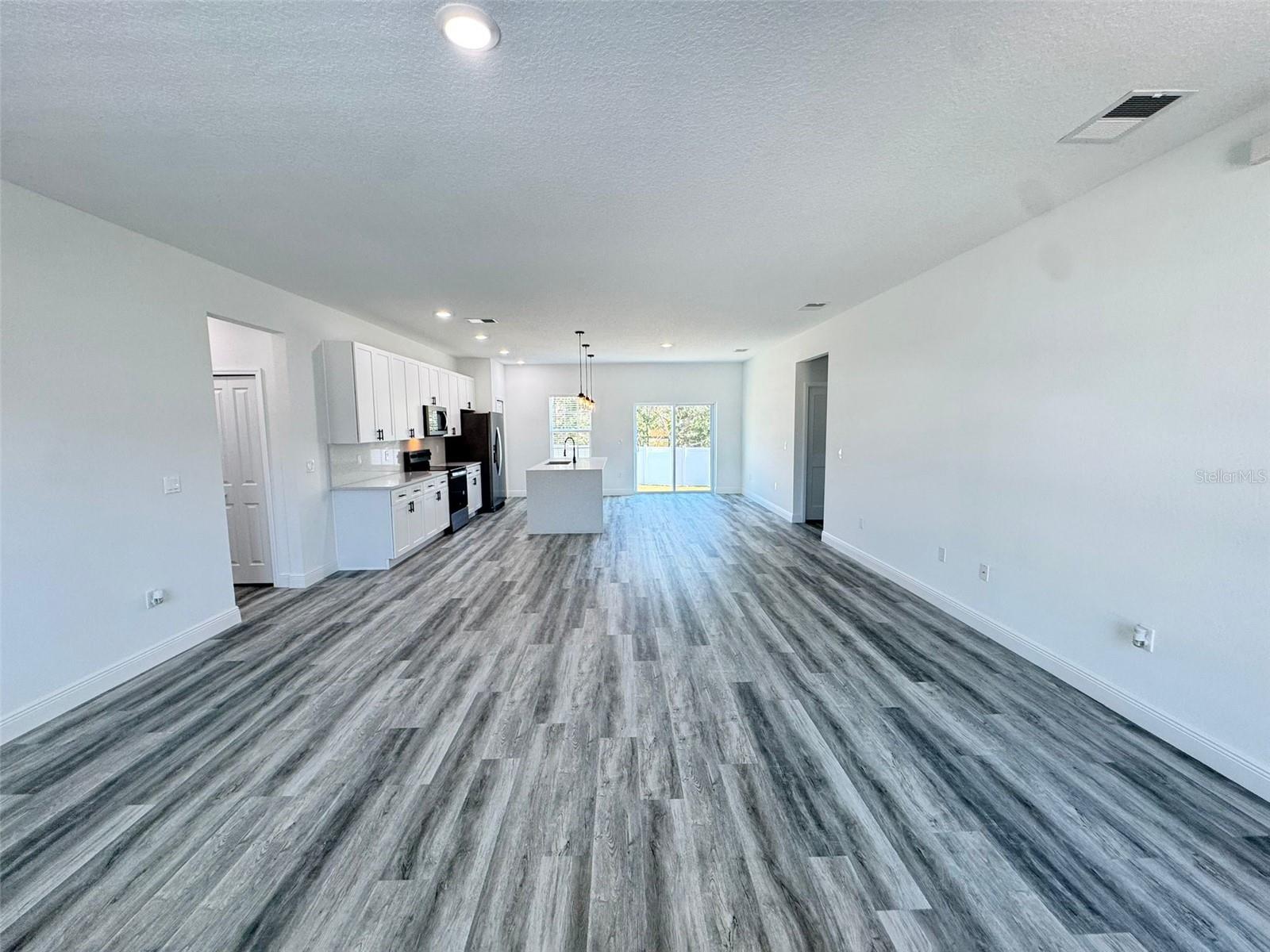 MARION OAKS UN 05 - Residential Lease