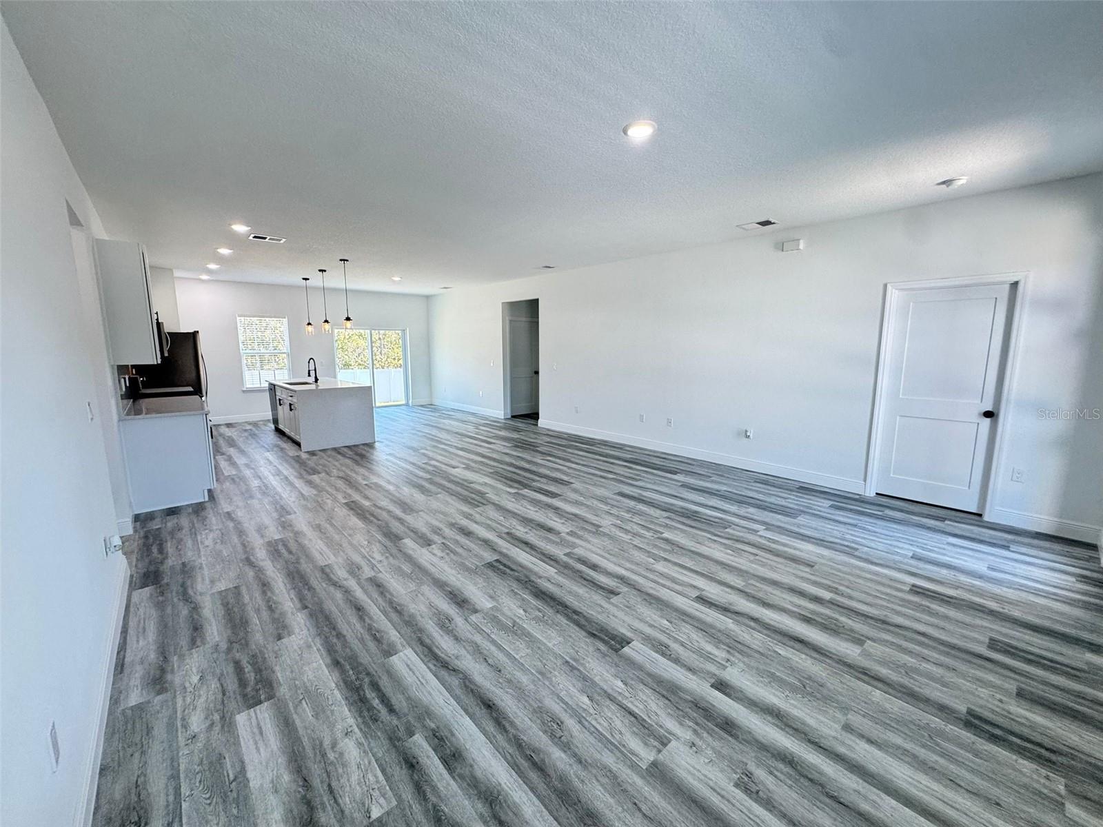 MARION OAKS UN 05 - Residential Lease