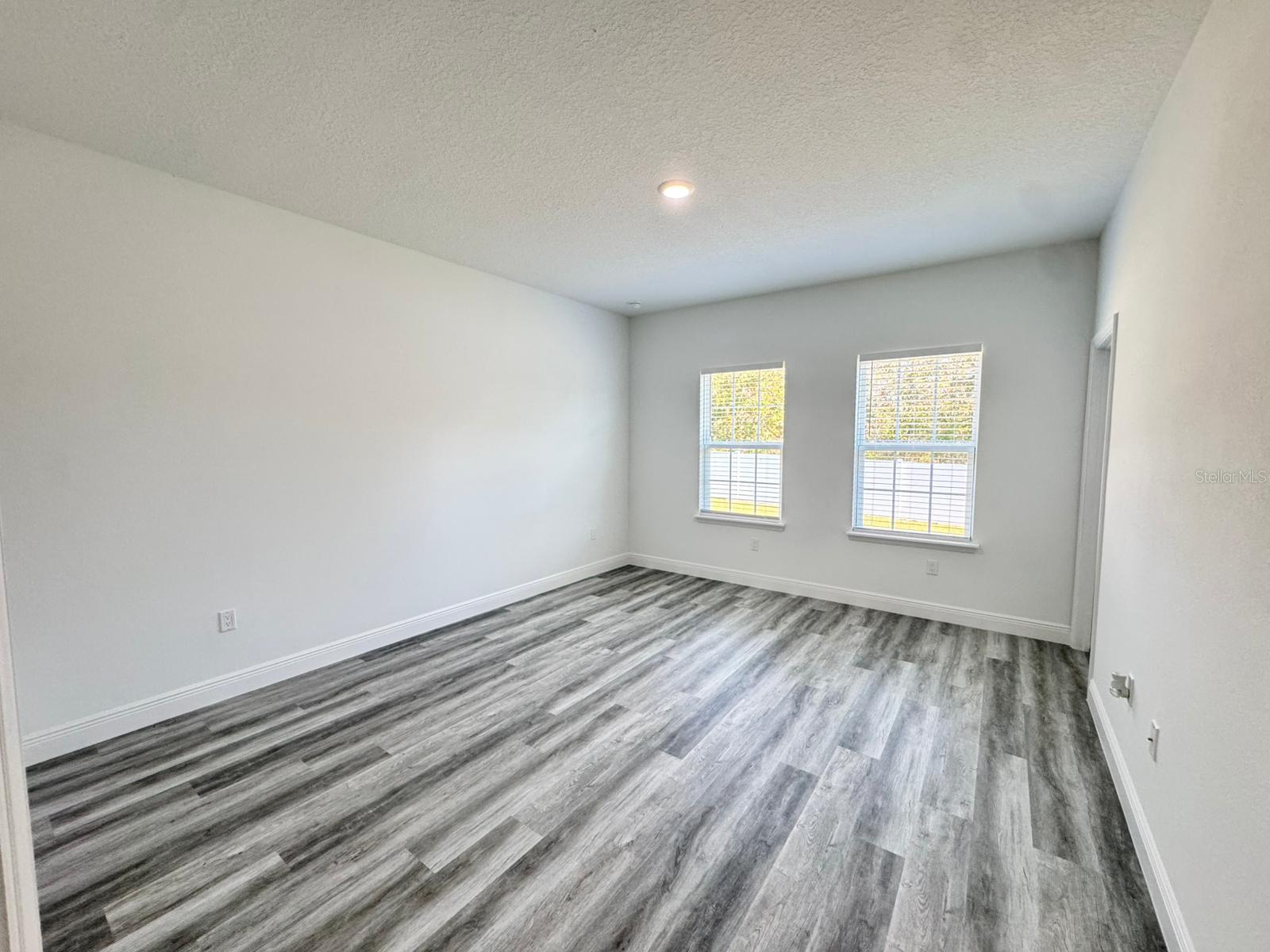 MARION OAKS UN 05 - Residential Lease