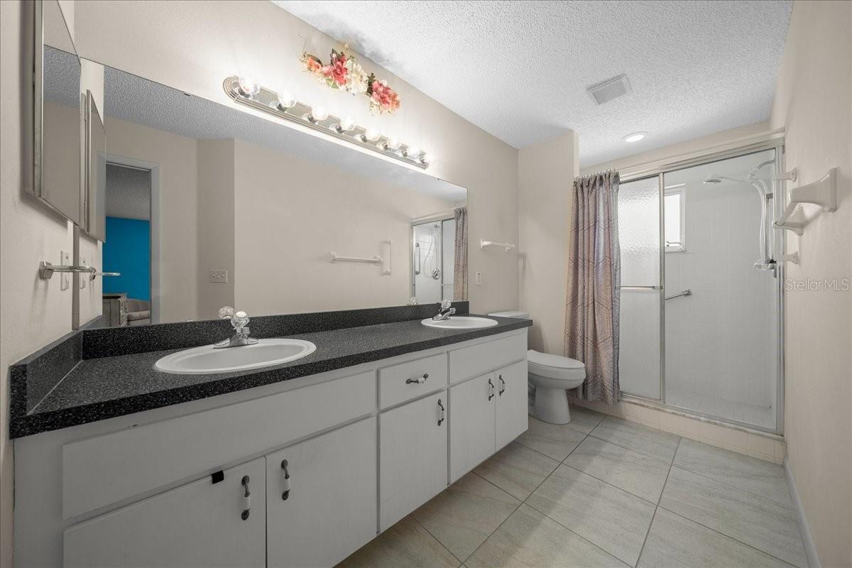 ON TOP OF THE WORLD - Residential