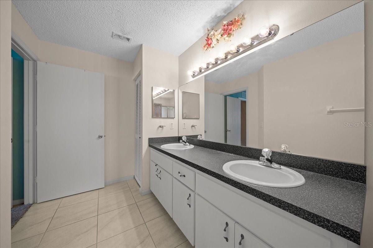 ON TOP OF THE WORLD - Residential