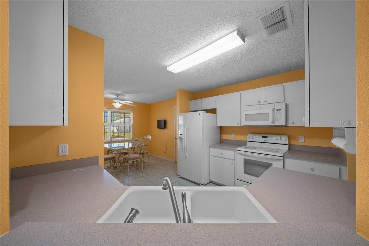 ON TOP OF THE WORLD - Residential