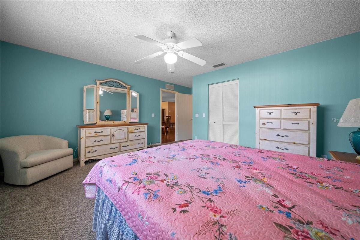 ON TOP OF THE WORLD - Residential