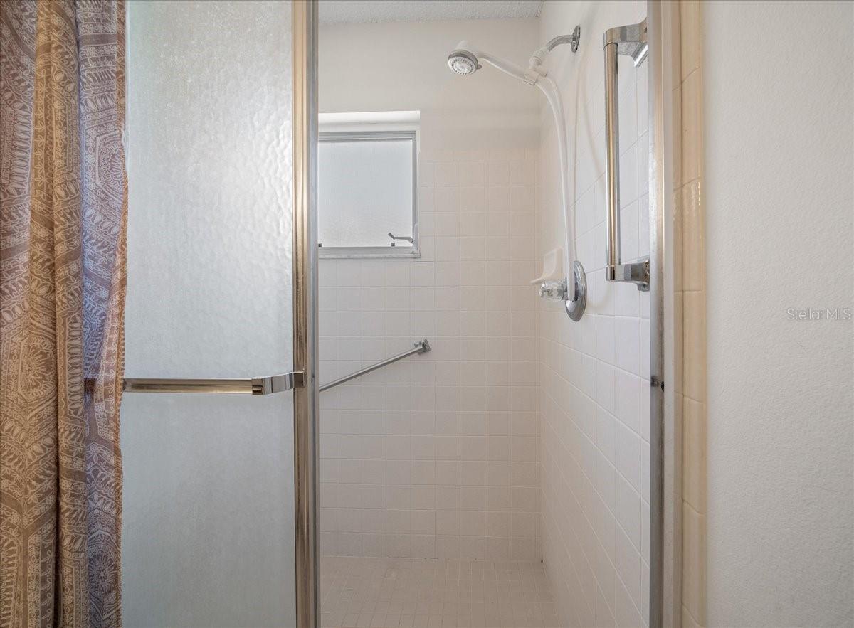 ON TOP OF THE WORLD - Residential