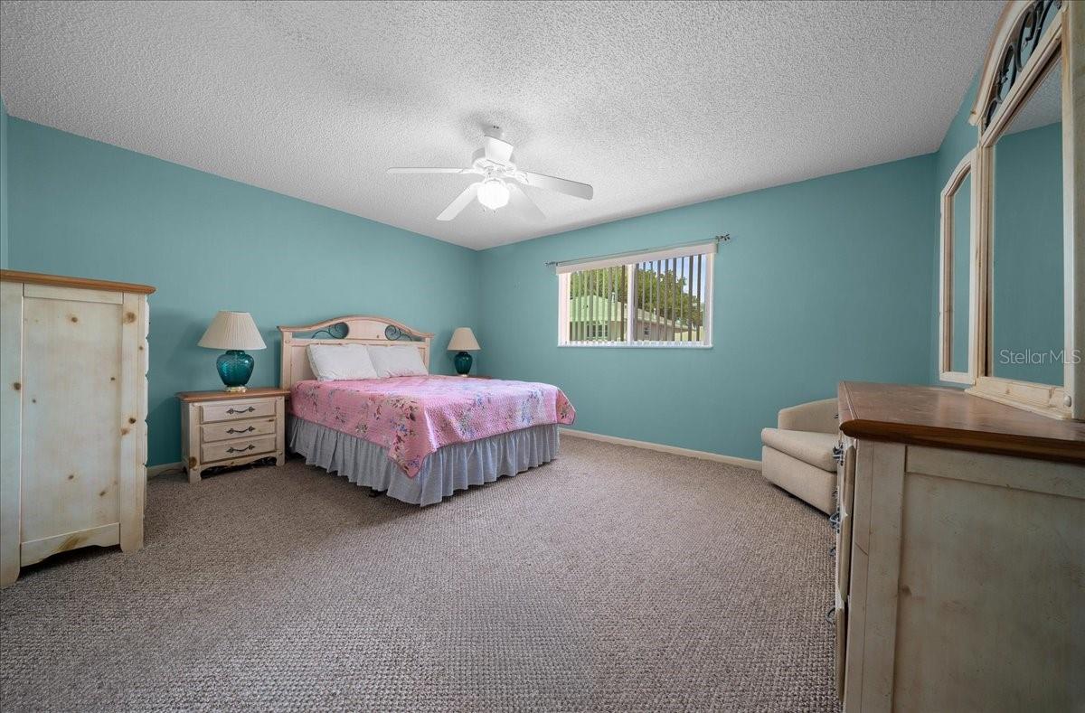 ON TOP OF THE WORLD - Residential