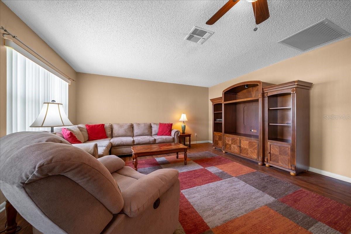 ON TOP OF THE WORLD - Residential