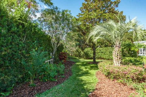 A home in PALM HARBOR