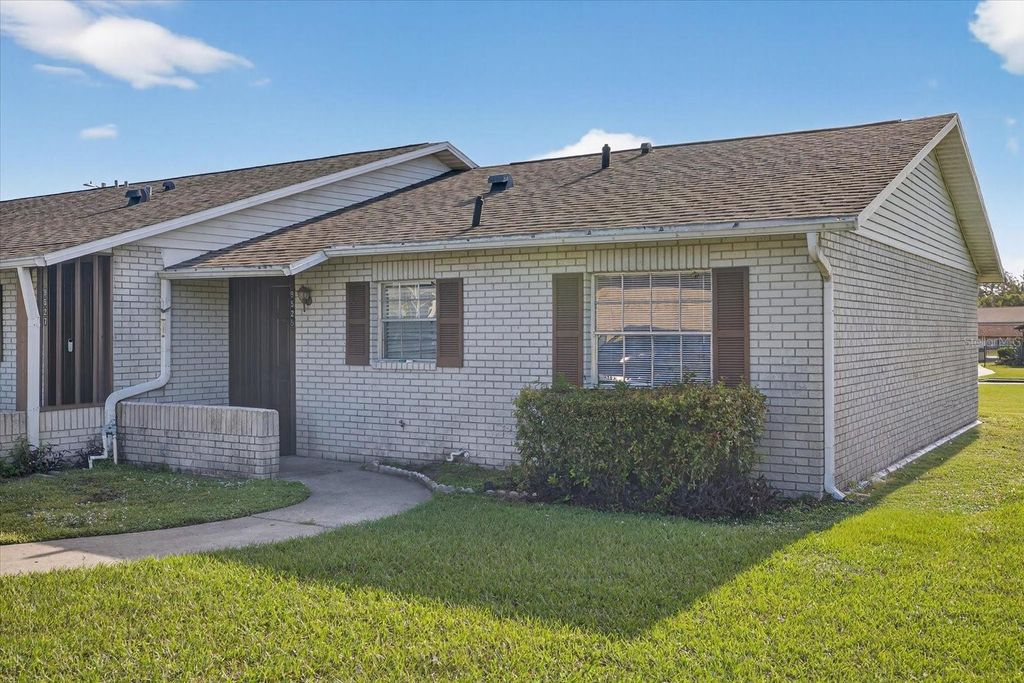 Photo of 9525 Fieldview Circle #C, Thonotosassa, FL 33592 (MLS # W7879883)