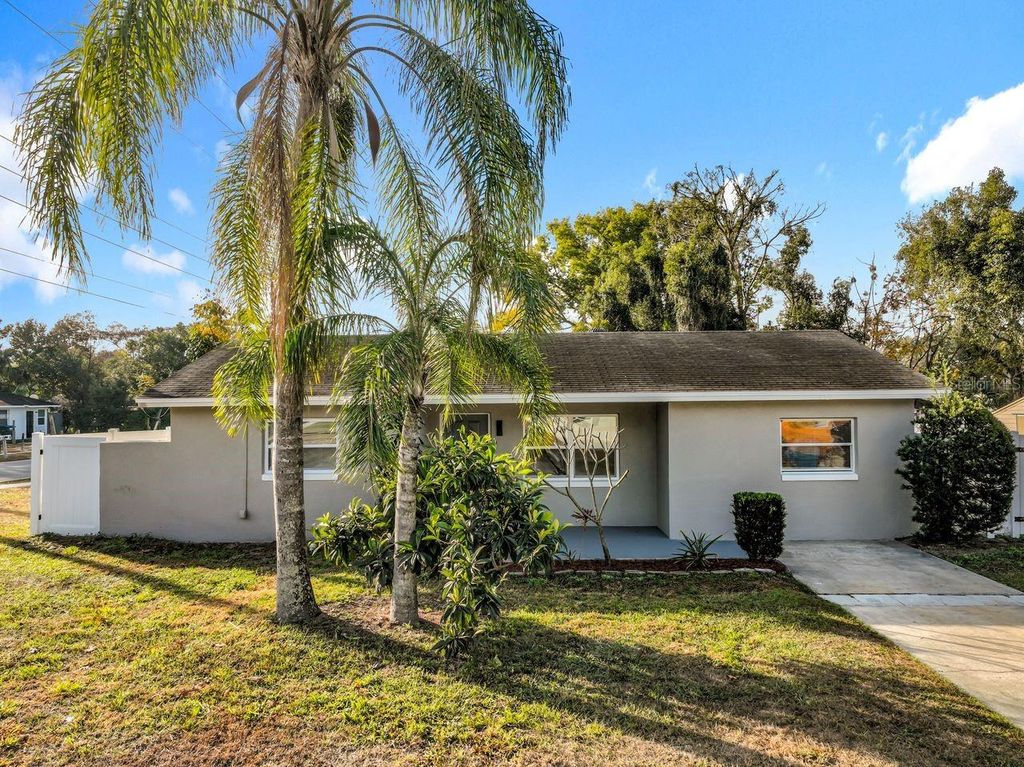 Photo of 459 Longwood Circle, Longwood, FL 32750 (MLS # O6376633)