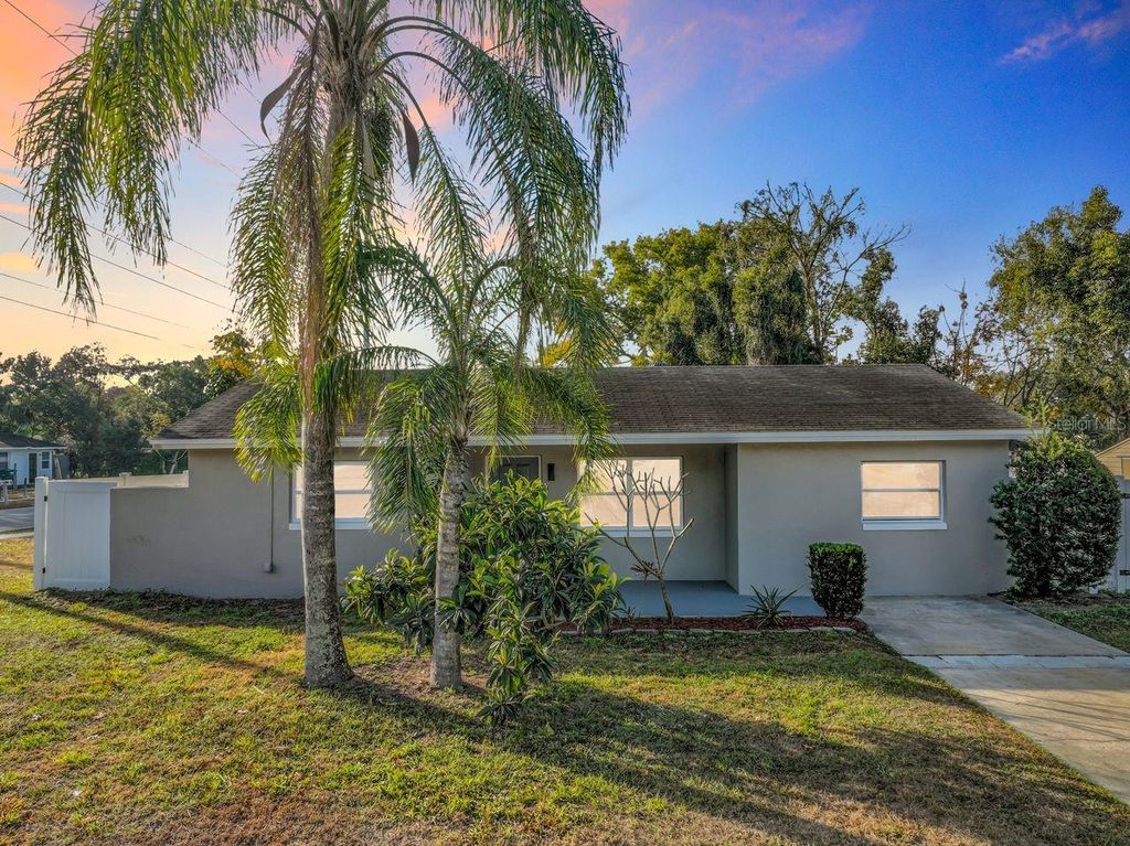 Photo of 459 Longwood Circle, Longwood, FL 32750 (MLS # O6376633)