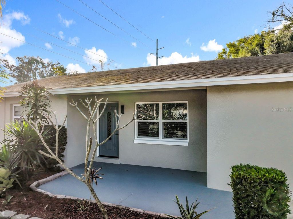 Photo of 459 Longwood Circle, Longwood, FL 32750 (MLS # O6376633)