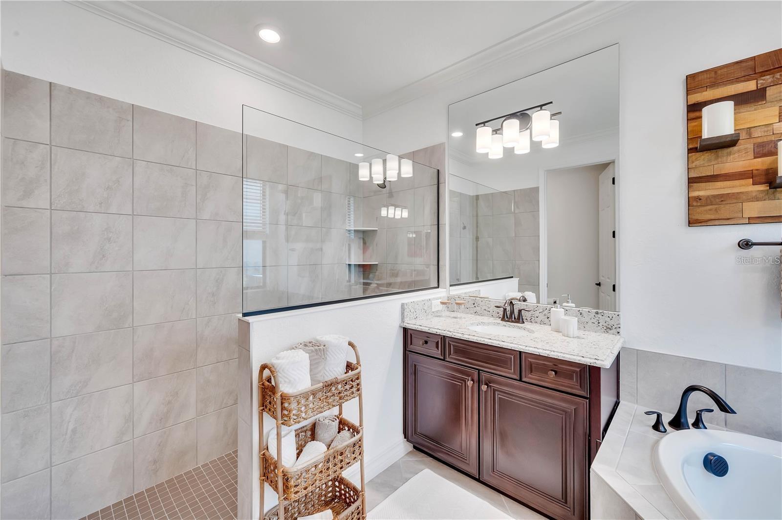 LAKEWOOD NATIONAL GOLF CULB PH II - Residential