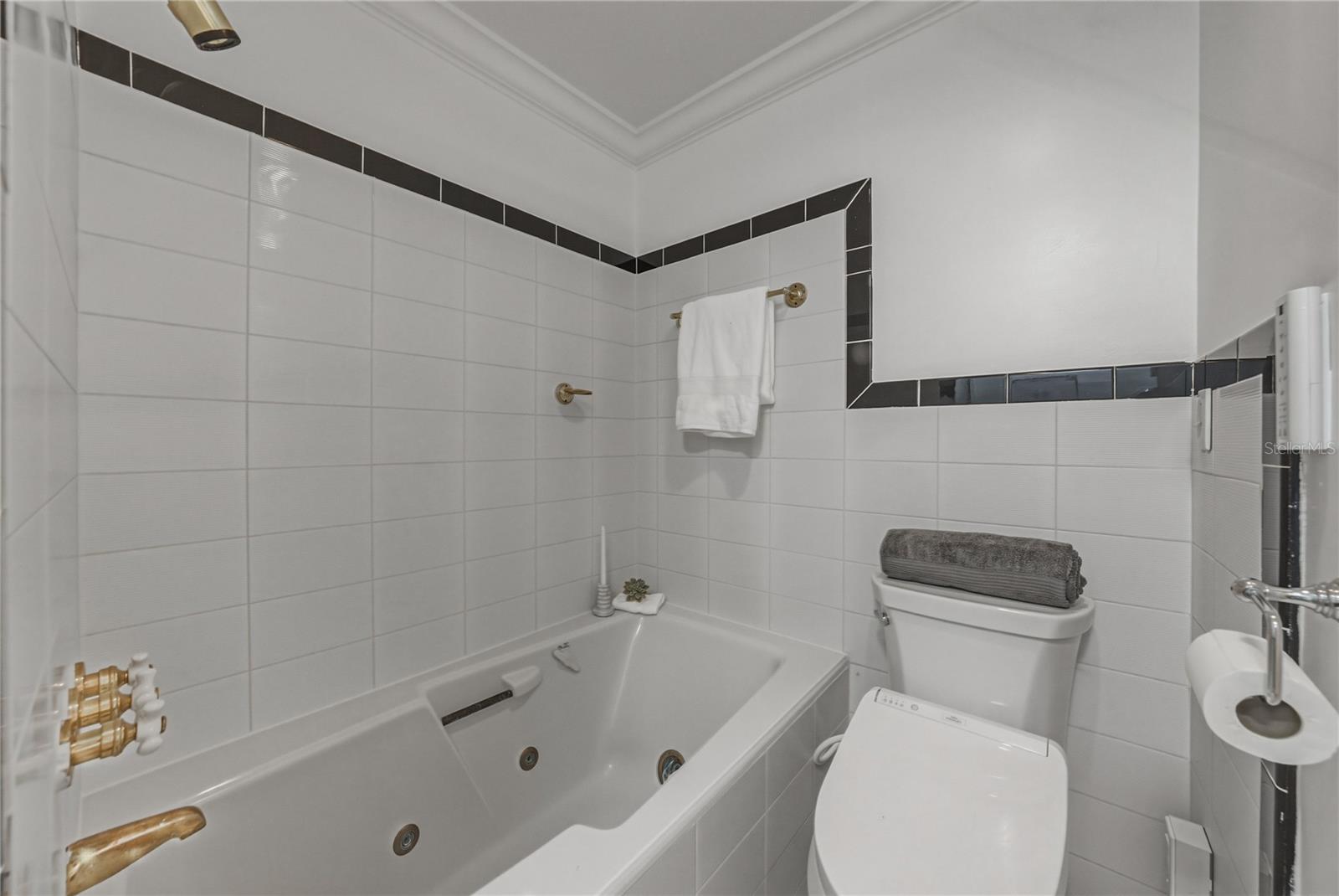 SPINNAKER COVE CONDO PHA - Residential