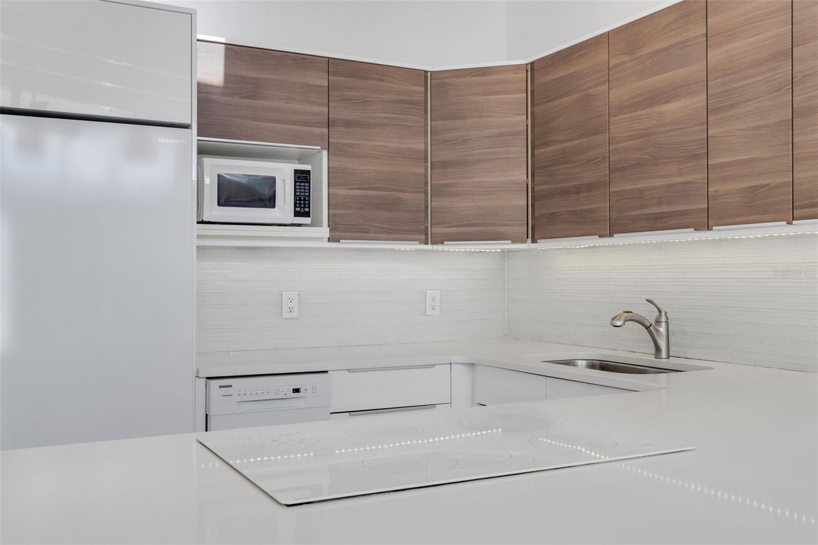 SEA CREST APTS - Residential