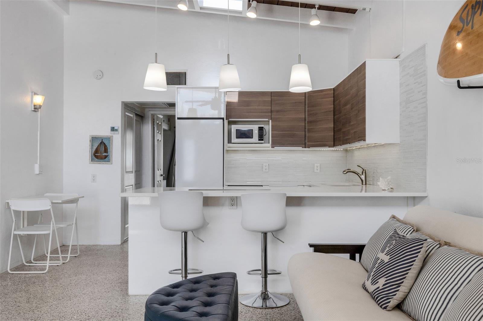 SEA CREST APTS - Residential