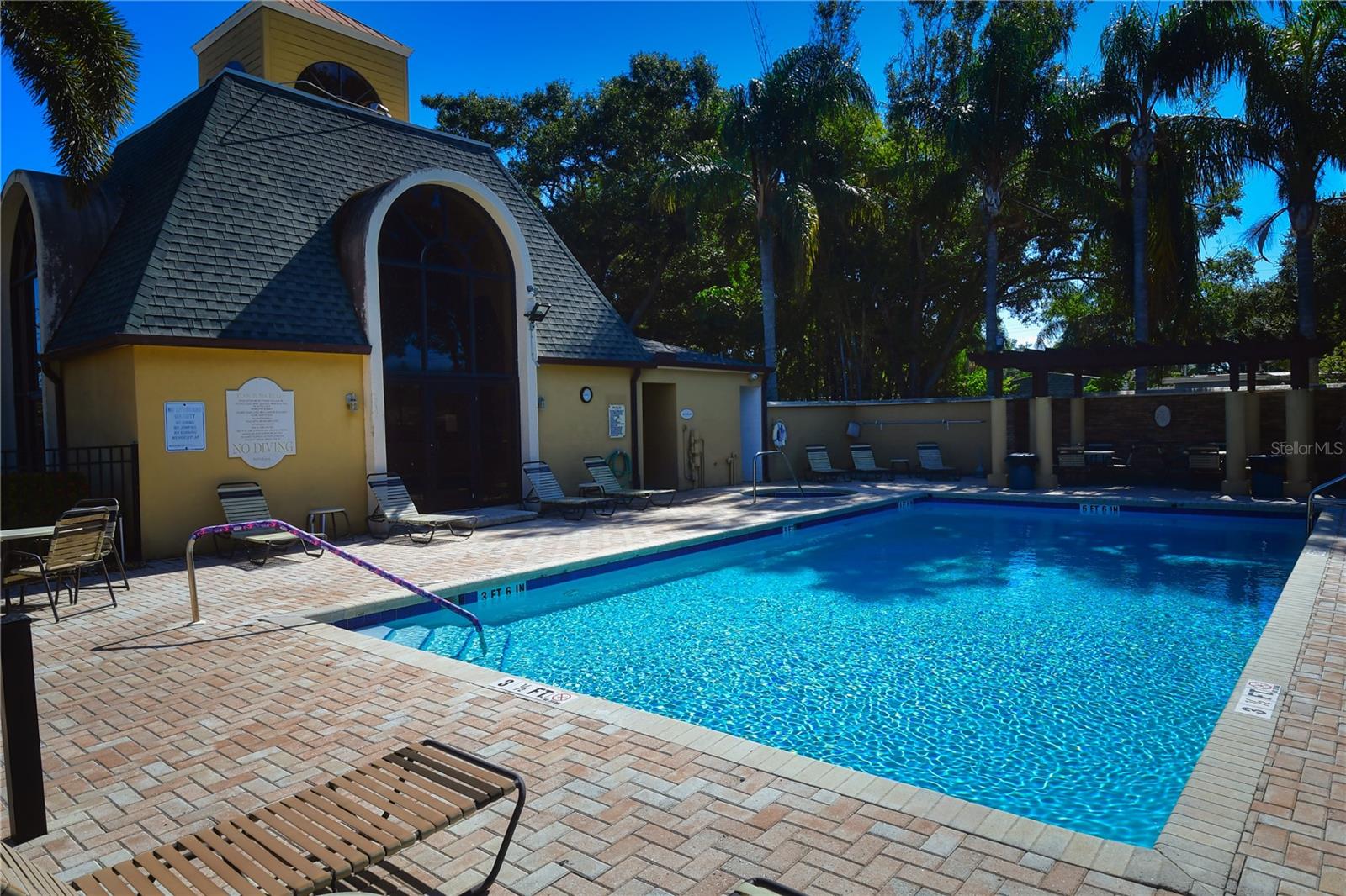 BELLA VISTA ON LAKE - Residential