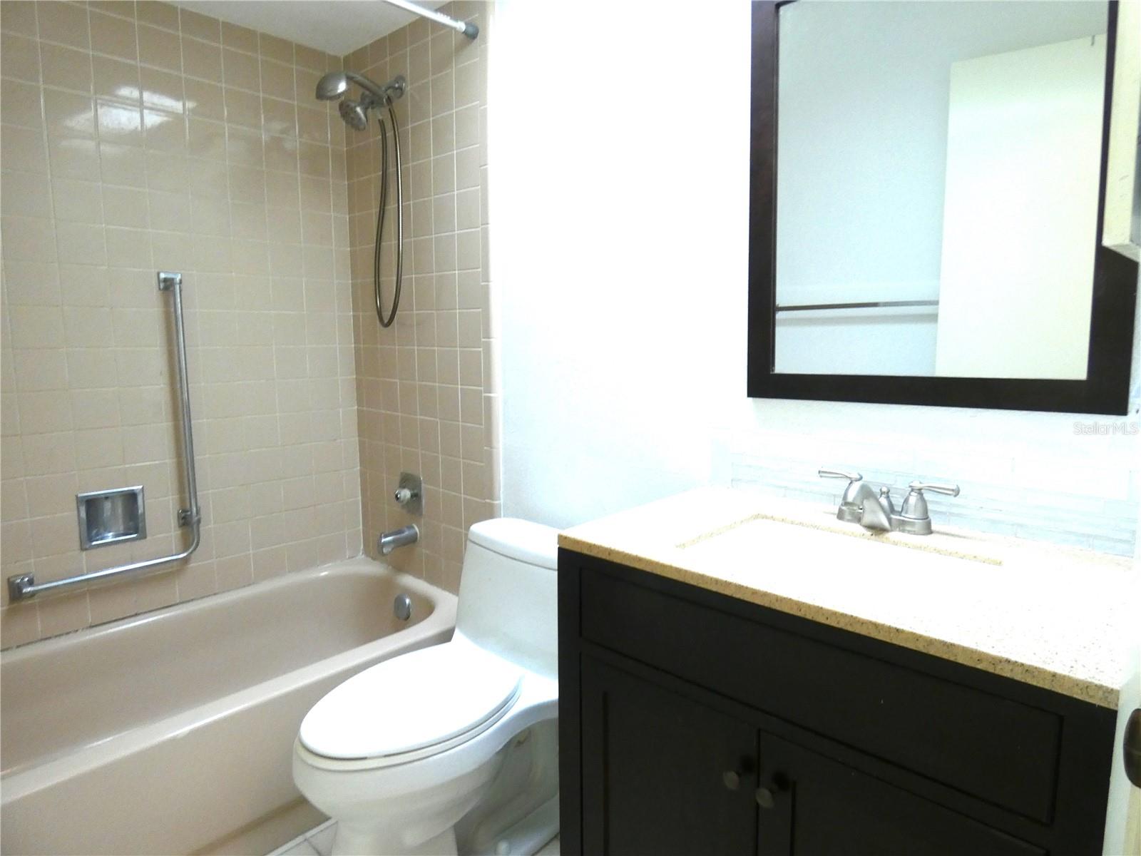DOLLAR LAKE VILLAGE CONDO 01 - Residential
