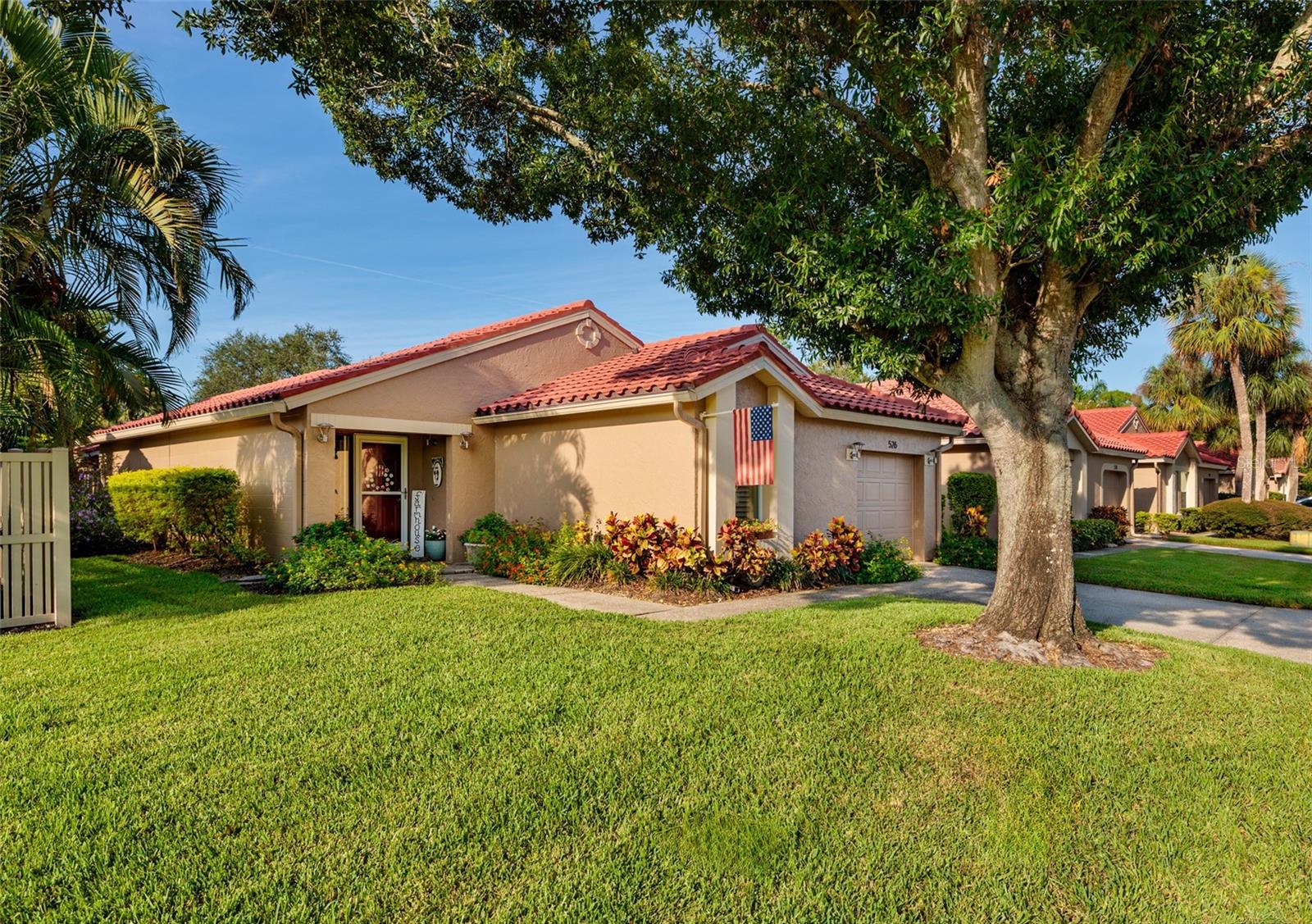 526 ST TROPEZ CIRCLE NE