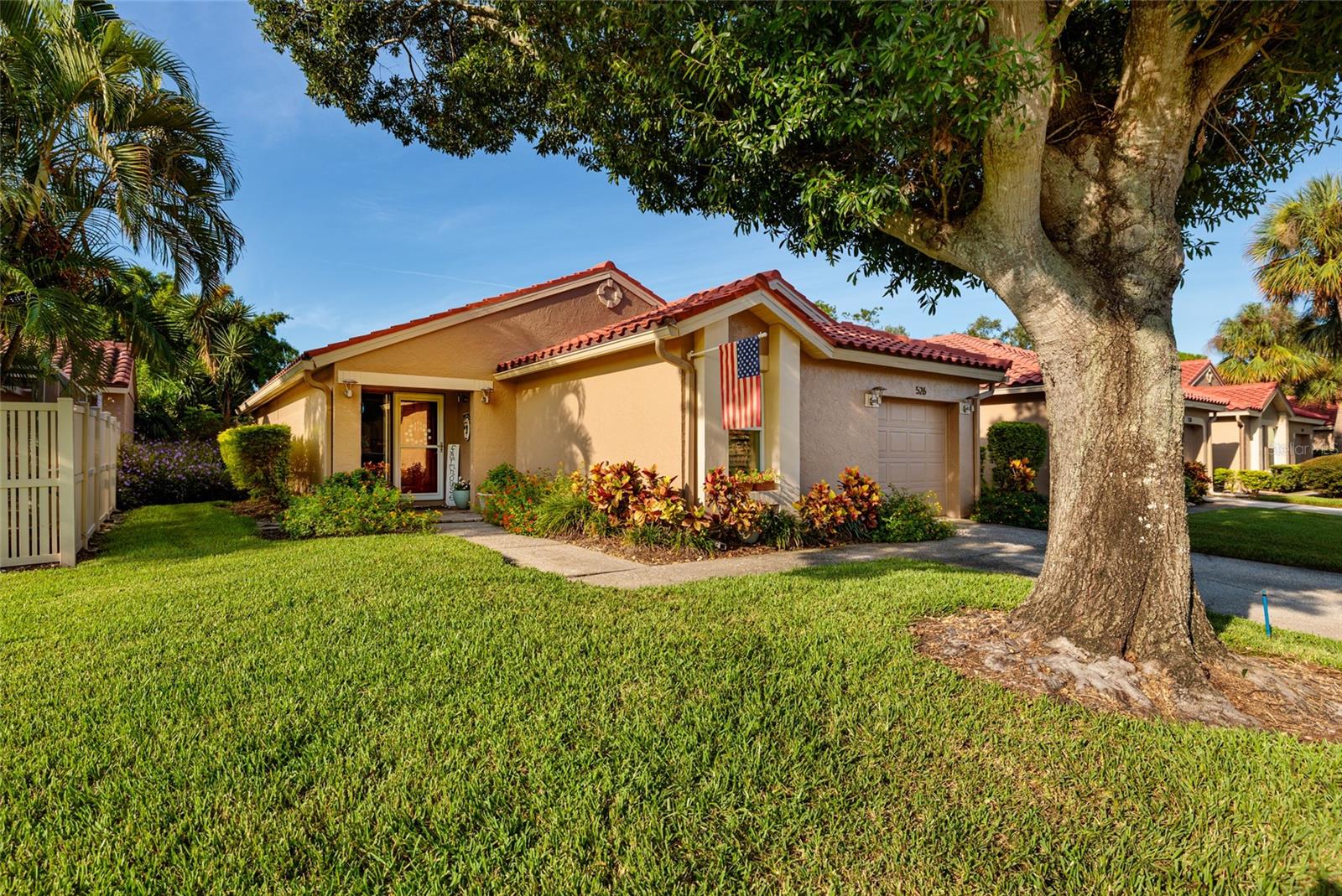 526 ST TROPEZ CIRCLE NE