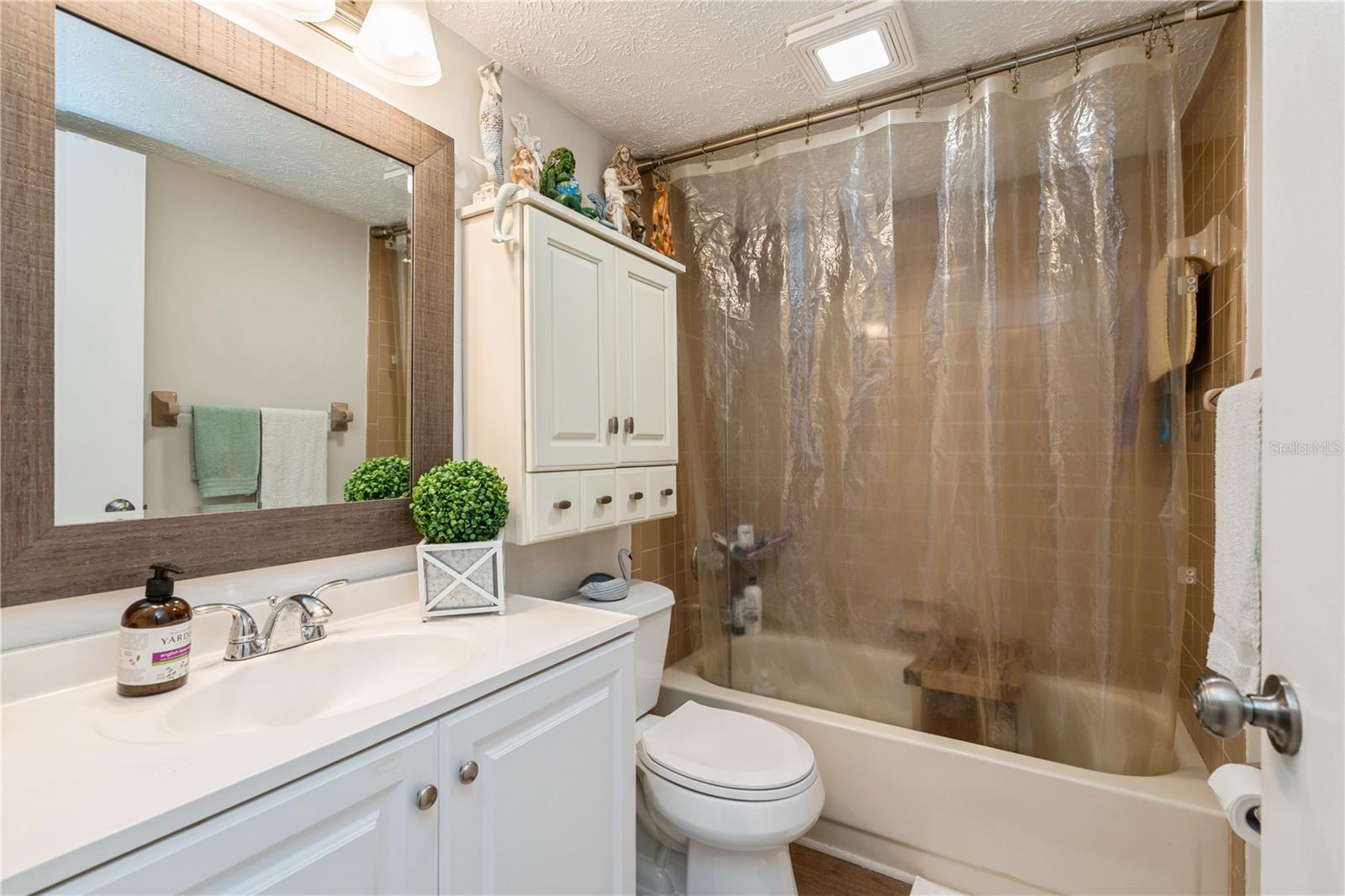 CORAL COURT CONDO - Residential