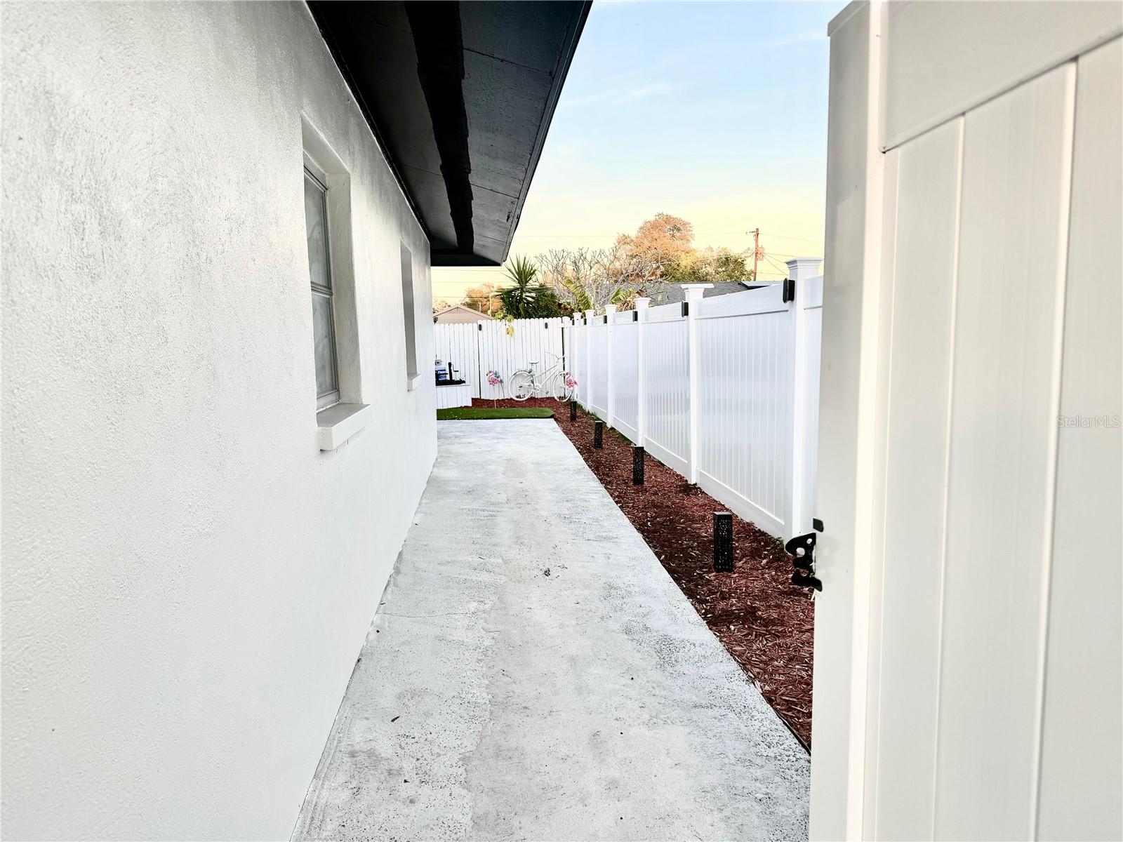 4911 SHETLAND AVENUE