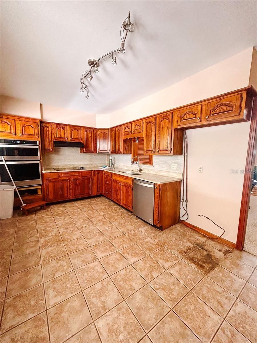 UMATILLA SOUTHERN SHORES - Residential