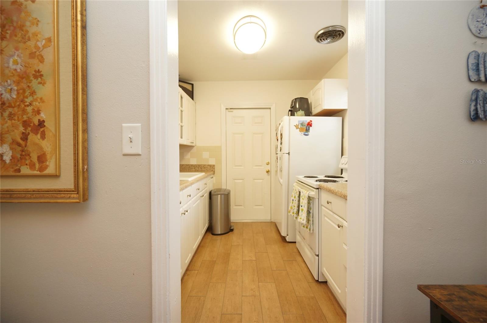 RIVERSIDE ESTATES - Residential Lease