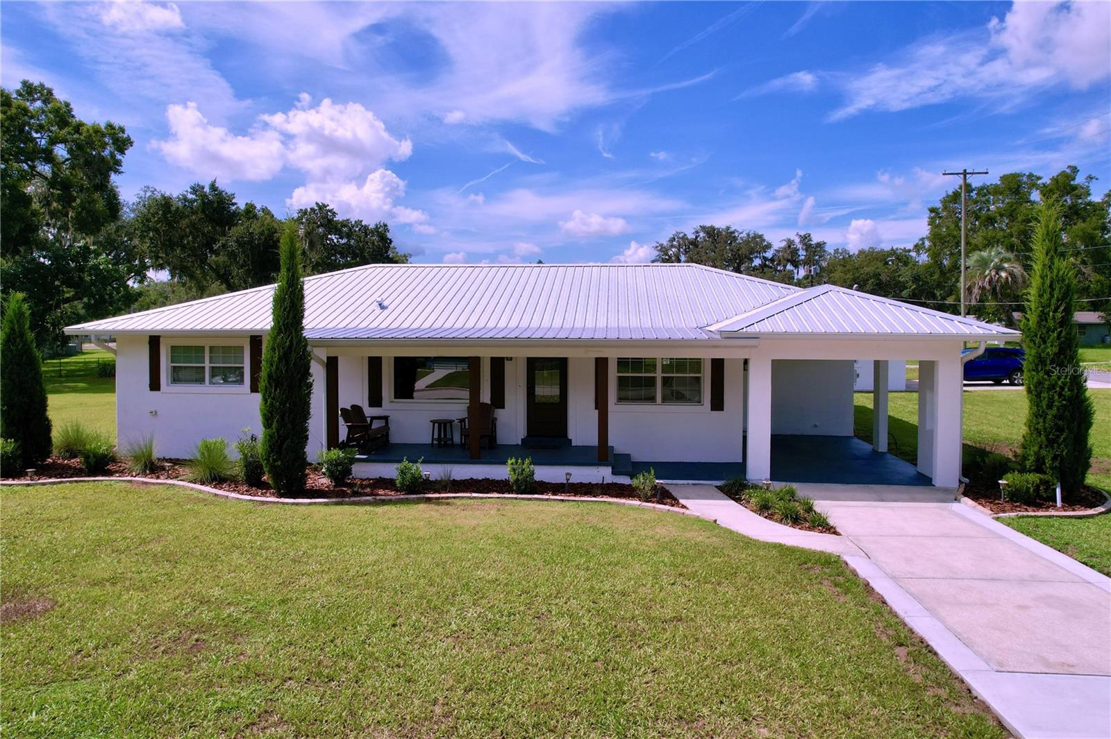 Beautifully Remodeled Corner Lot Home in Quiet Bartow Neighborhood – Move-In Ready!
Welcome to this stunning, fully remodeled home situated on a spacious corner lot in a peaceful Bartow neighborhood. Designed with comfort and style in mind, the open floor plan makes it perfect for both everyday living and entertaining.
Enjoy high-quality upgrades throughout, including brand-new wood flooring—no carpet anywhere in the home. The kitchen and bathroom have been completely remodeled with modern finishes, and you’ll have peace of mind with a new metal roof, new AC units, and a tankless water heater.
Unwind in the bright, spacious sun porch, or make the most of the one-car garage with a private entrance, fully insulated and equipped with its own AC unit—perfect as an extra bedroom, home office, or playroom.
This home is truly move-in ready and packed with thoughtful upgrades.