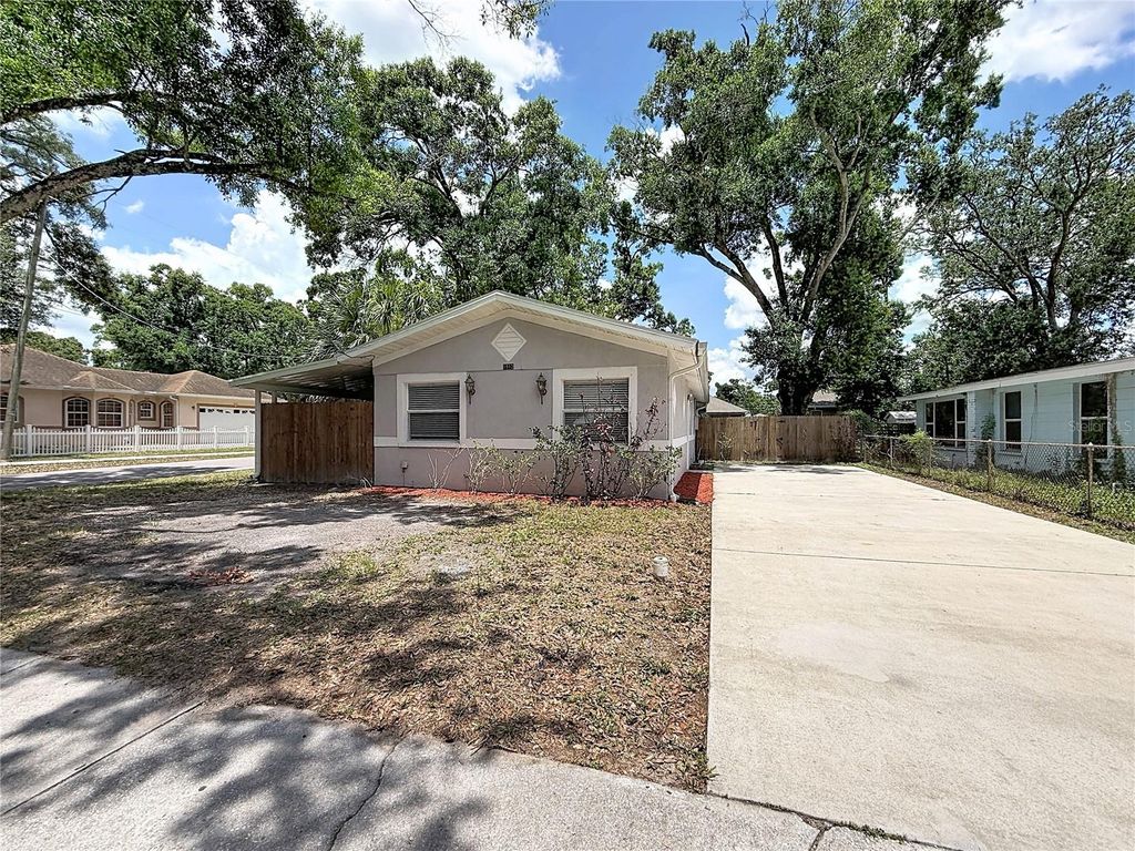 Photo of 1913 W Hanna Avenue, Tampa, FL 33604 (MLS # TB8511037)