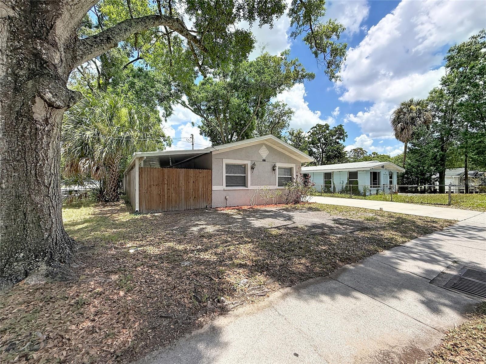 1913 W HANNA AVENUE
