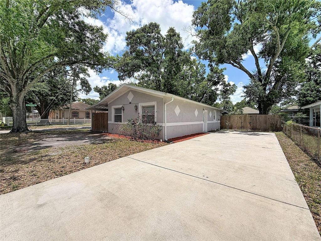 Photo of 1913 W Hanna Avenue, Tampa, FL 33604 (MLS # TB8511037)