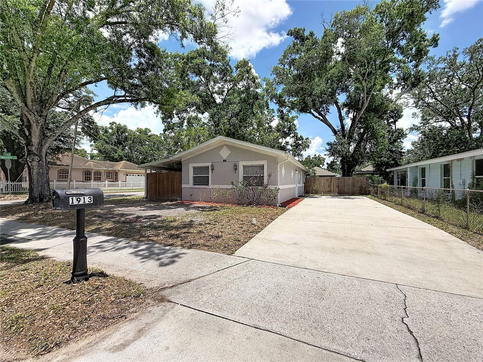 1913 W HANNA AVENUE