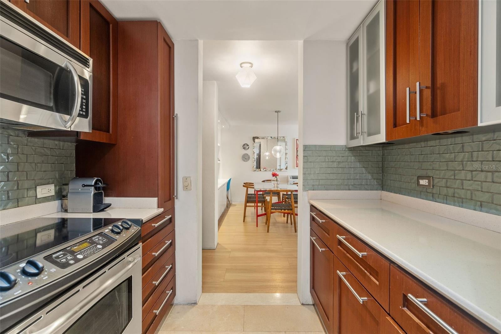 2305 LAUREL 207