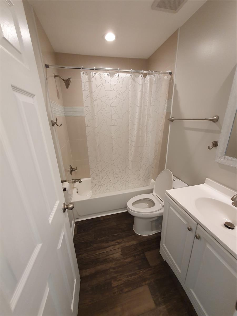 HIDDEN LAKE VILLAS - Residential Lease