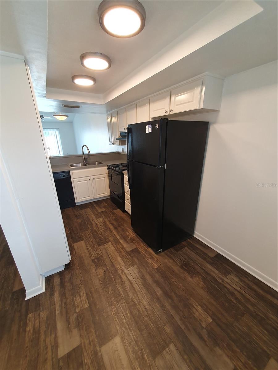 HIDDEN LAKE VILLAS - Residential Lease