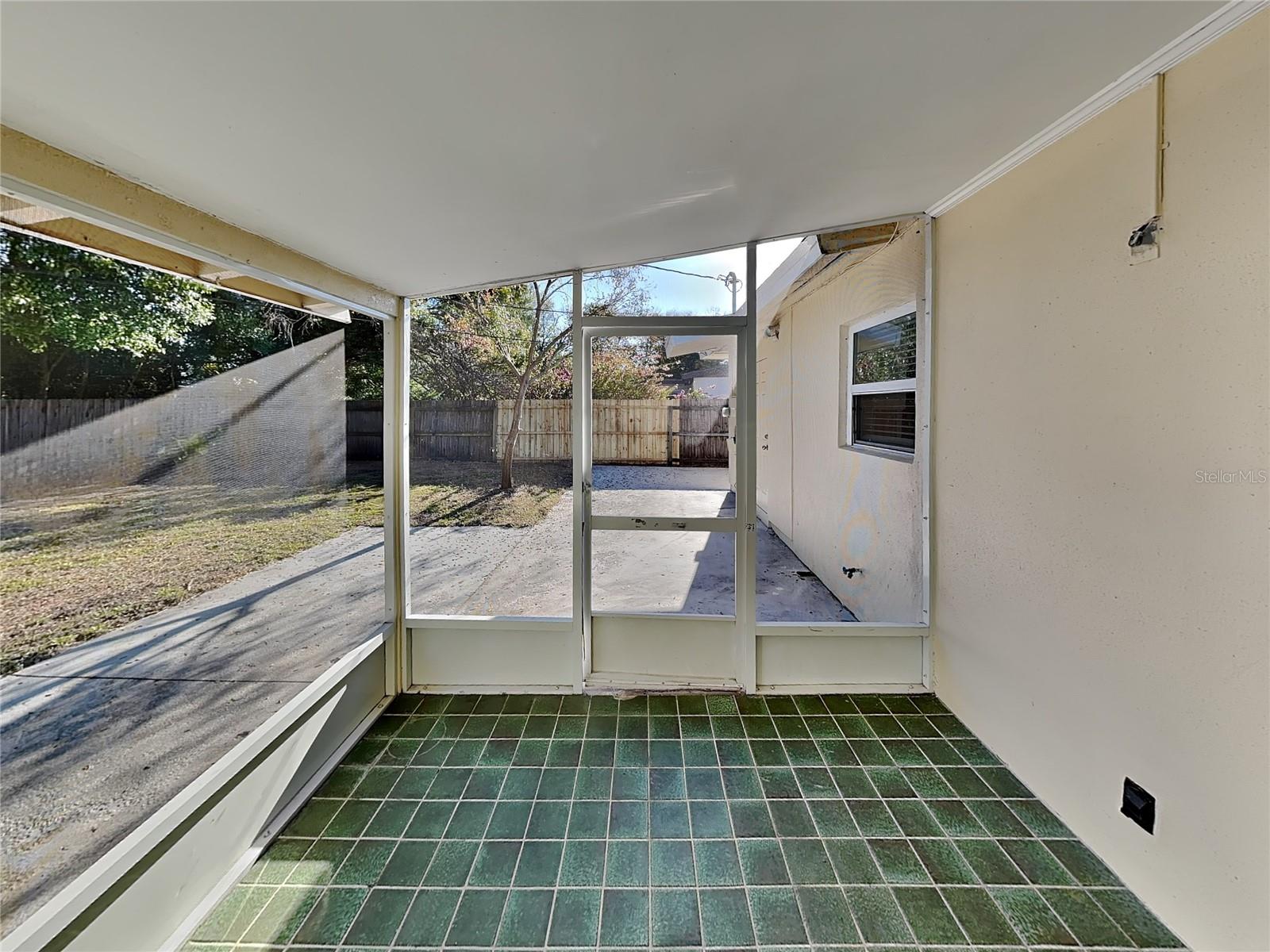 DELTONA LAKES UNIT 01 - Residential Lease