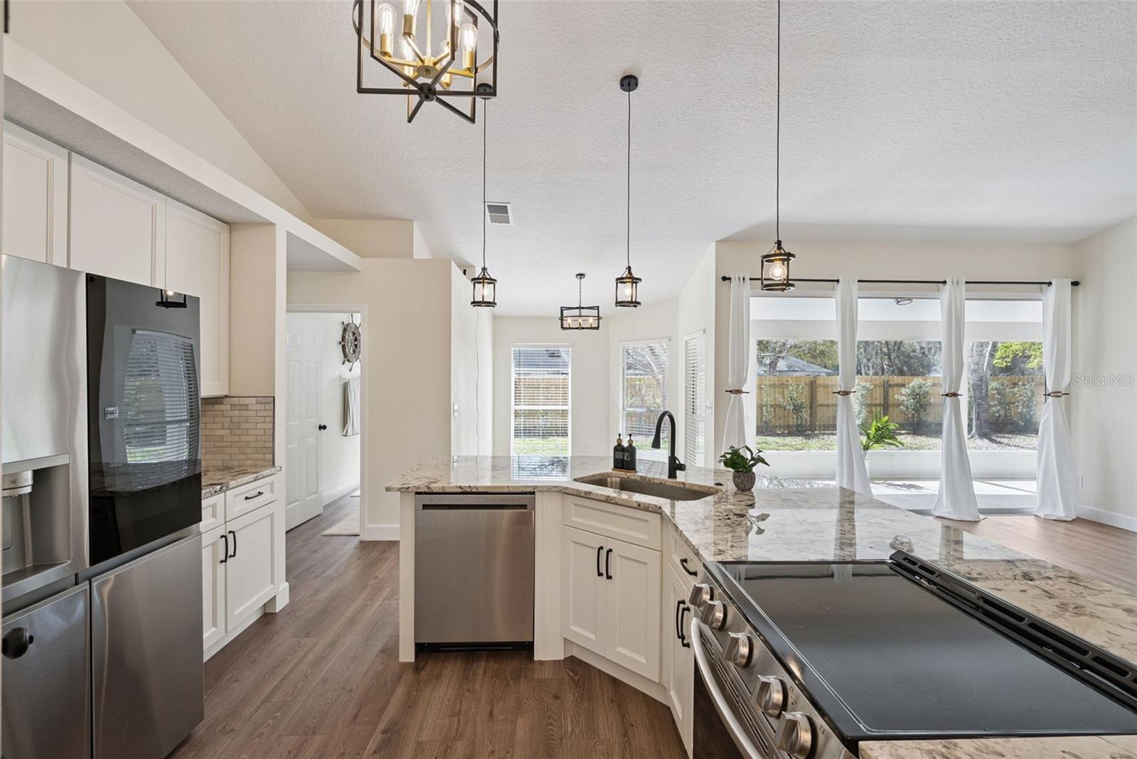 LAKE ROGERS ESTATES - Residential