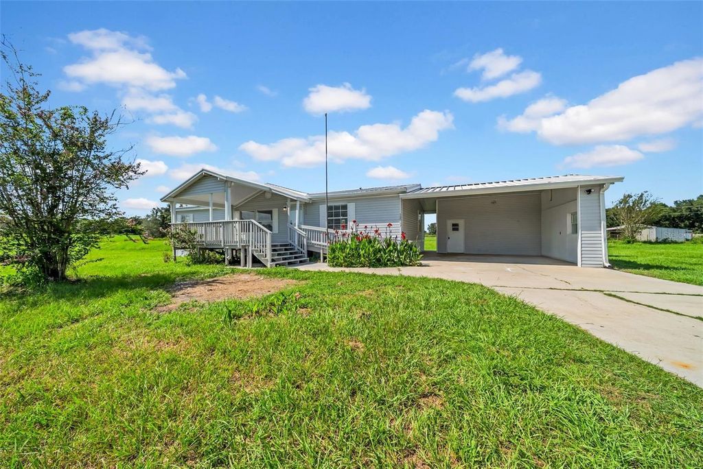 Photo of 12007 Old Lakeland Highway, Dade City, FL 33525 (MLS # TB8419011)