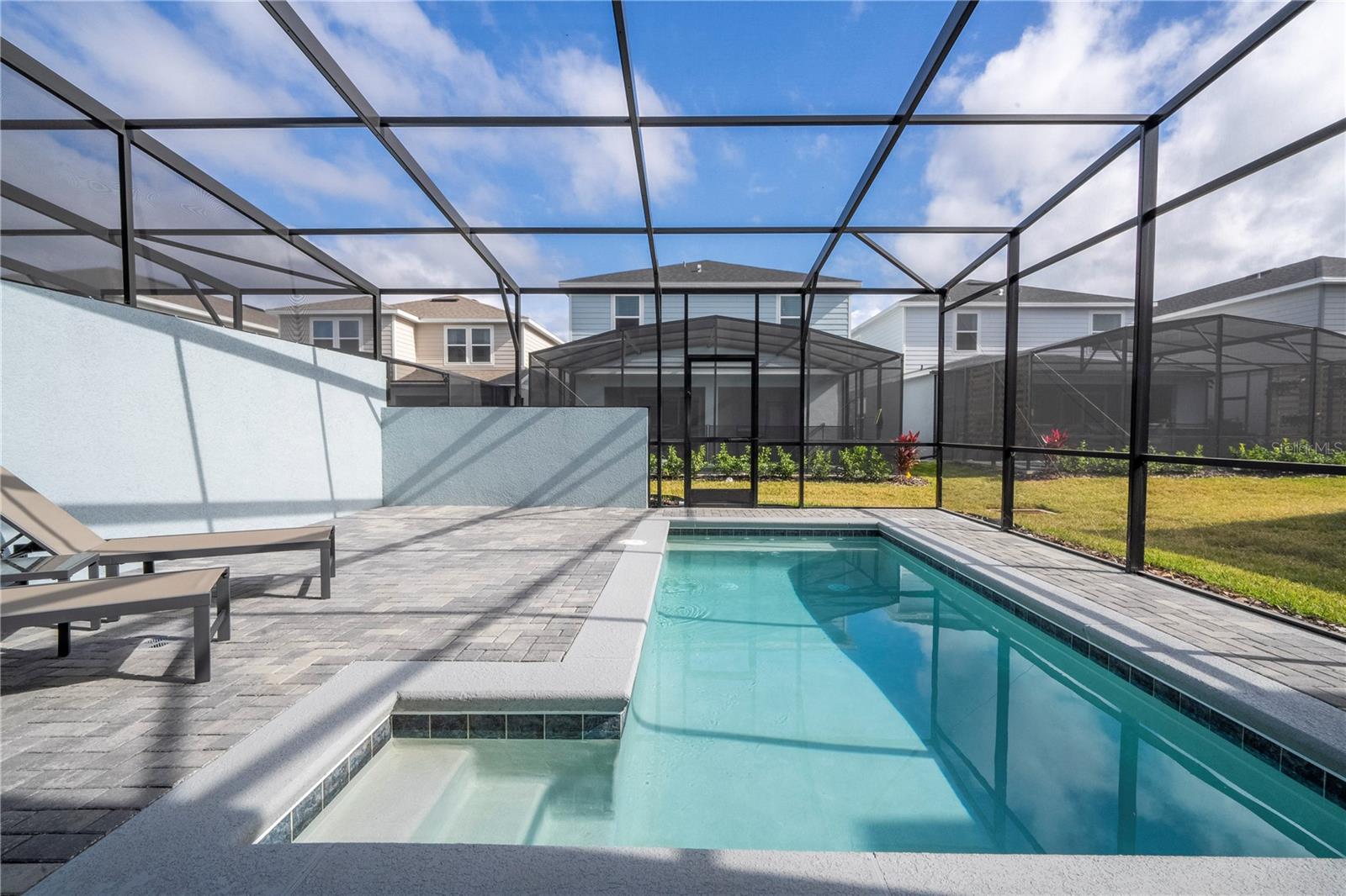 WINDSOR CAY - Residential